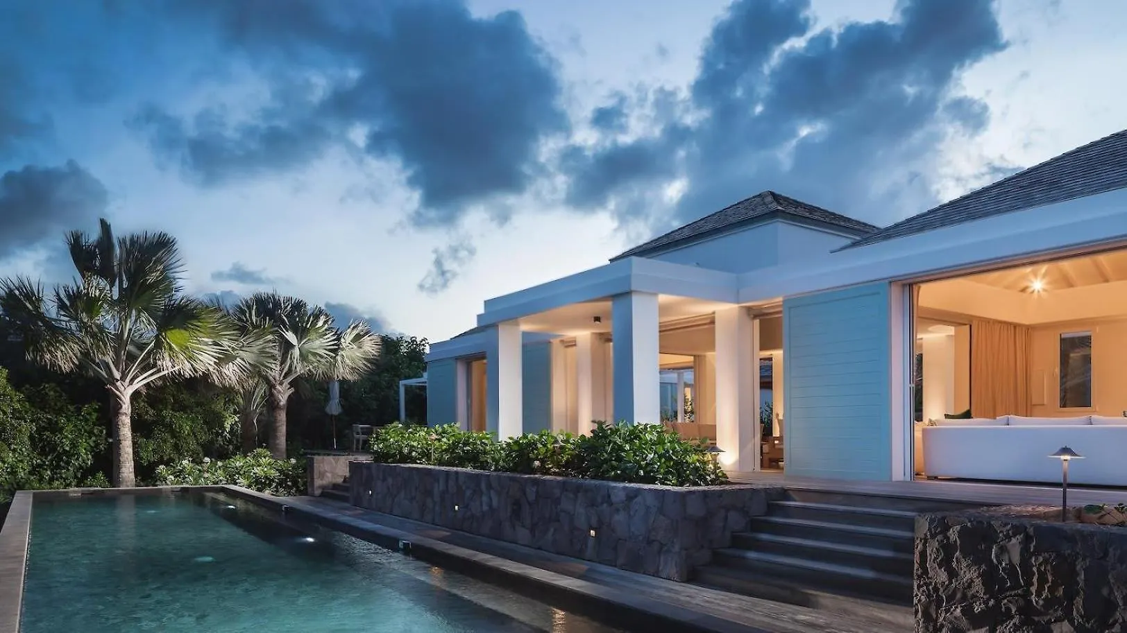 Ideally Located Prestigious Villa Toiny 0*,