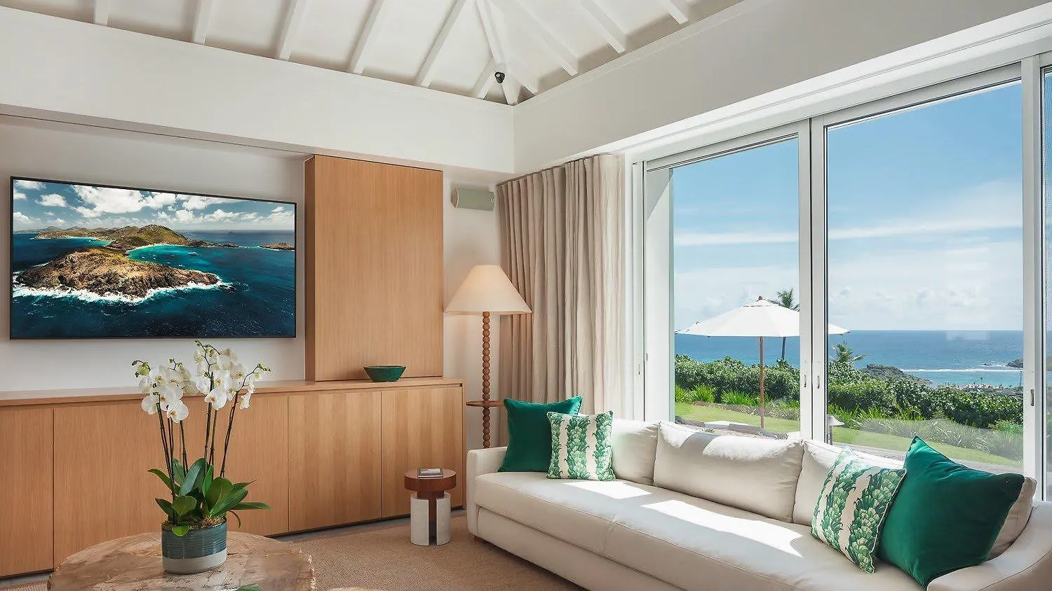 Ideally Located Prestigious Villa Toiny