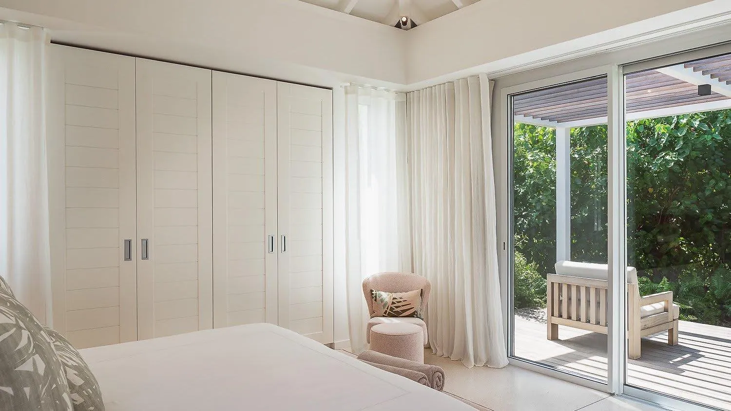 Ideally Located Prestigious Villa Toiny